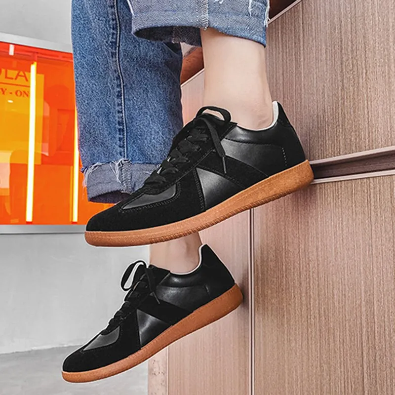 Men Casual Shoes Non-slip Wearable German Training Shoes Lace-up Couple Shoes Flat Walk Sneakers Unisex Student Board Shoes ��������