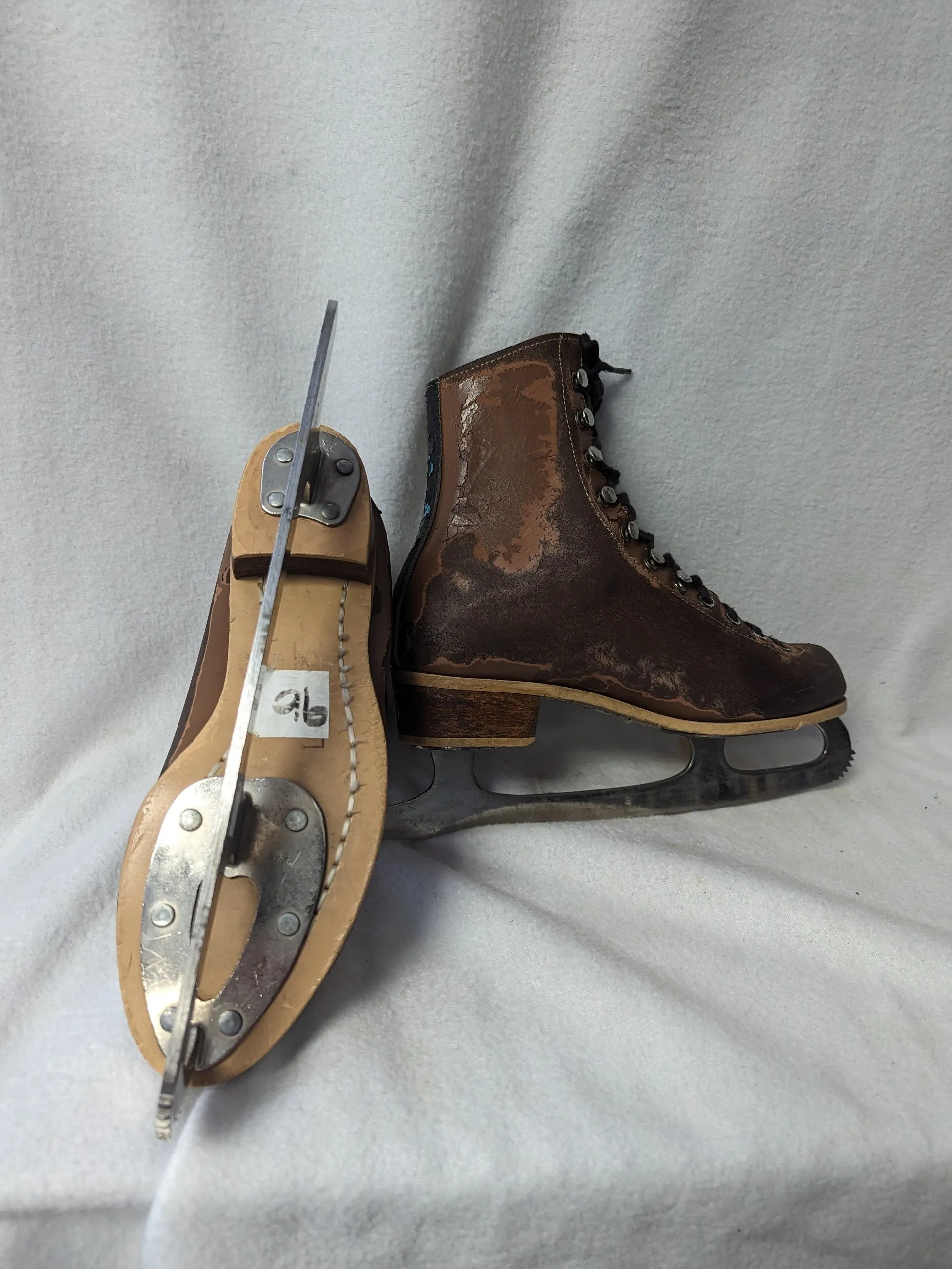 Rink Master Ice Skates Size 5 Color Brown Condition Used